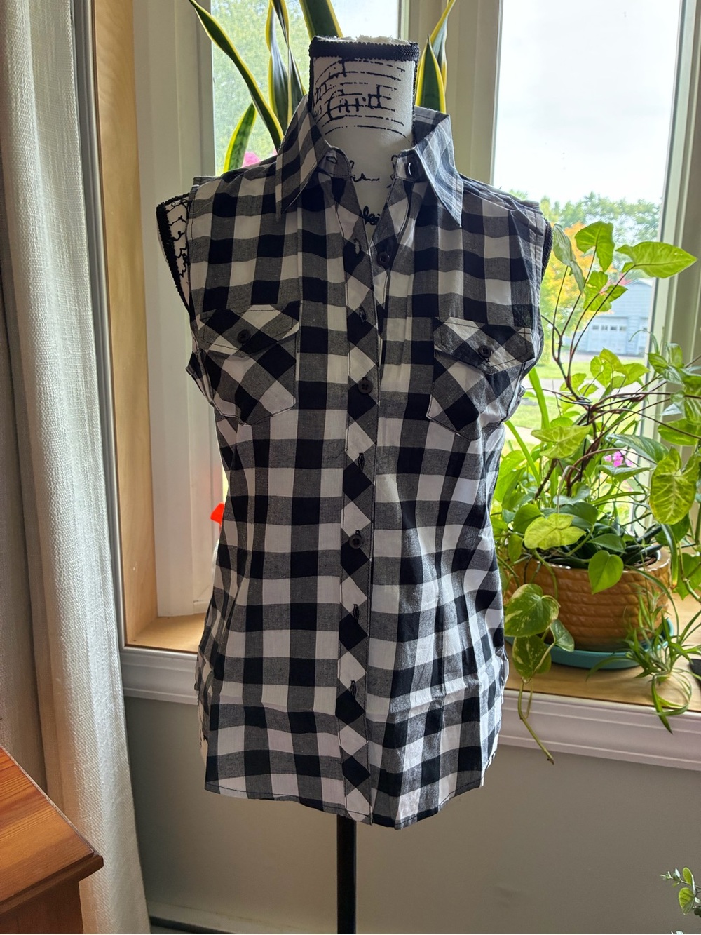 Sleeveless Black and White Plaid Button-Front Tank